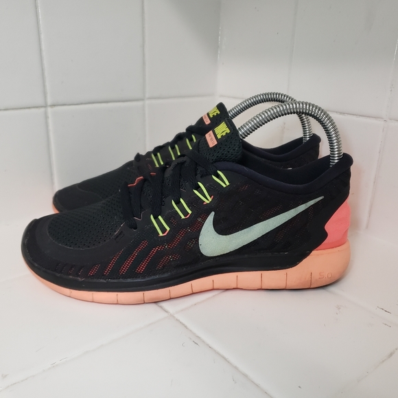 Nike Shoes - Nike Free 5.0